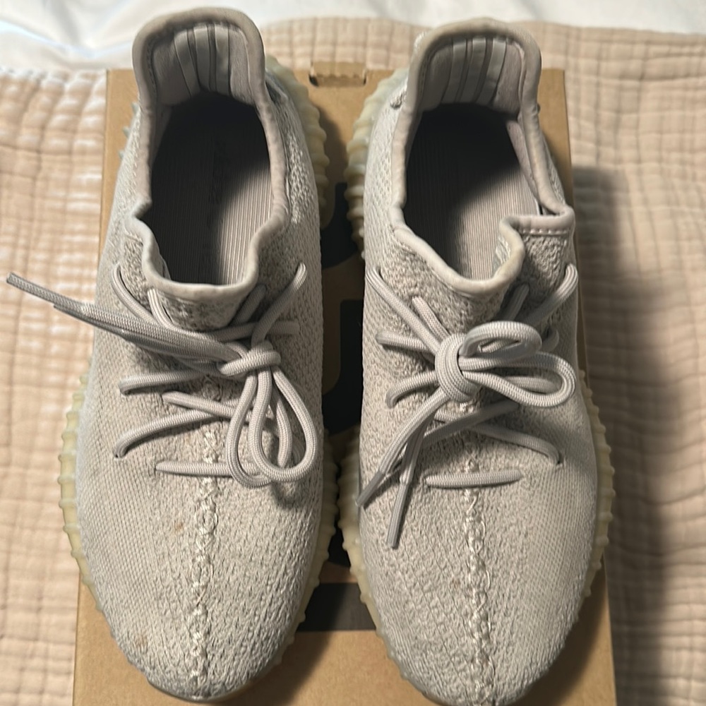 Yeezy 350 men’s sneakers size: 8 color: sesame